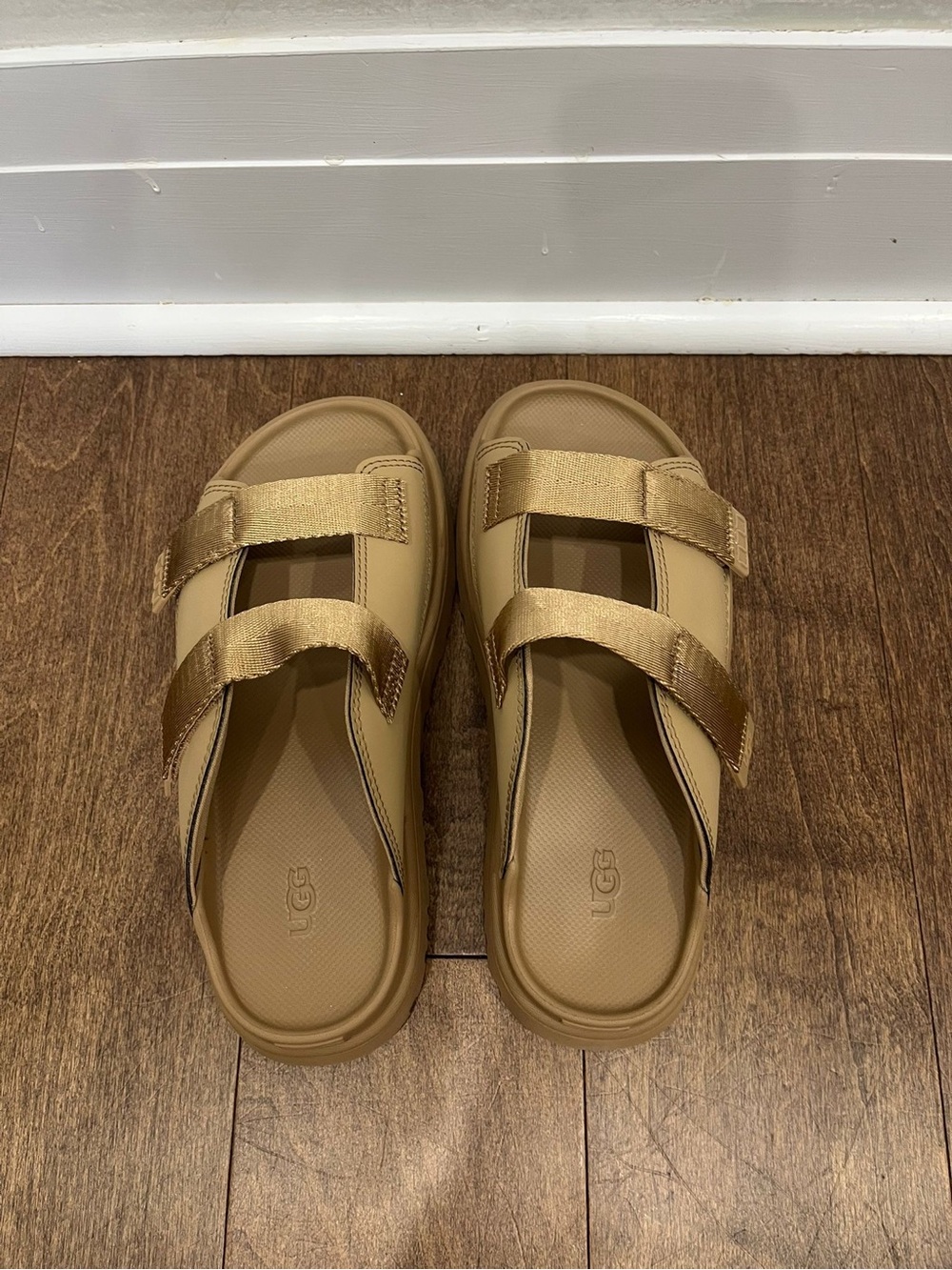 NEW KIDS UGG GOLDENGLOW SLIDE Slide Sandal - Picture 3 of 8